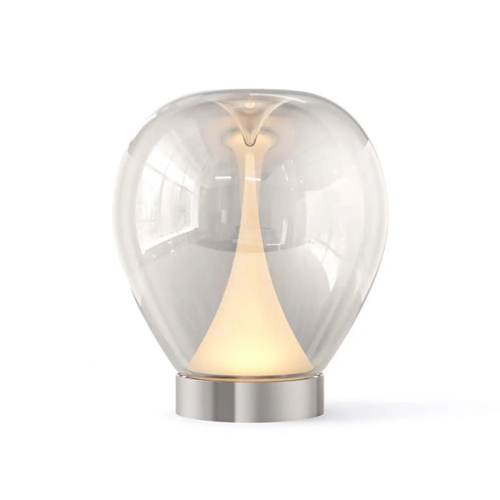 Lampe de chevet poser bond avec socle discret en métal poli et volumes concaves en verre transparent à lueur ambrée