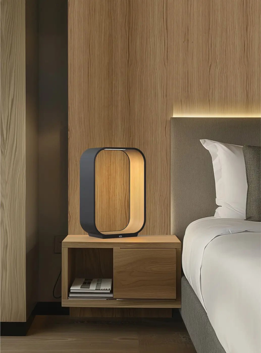 Lampe Contour grise à intérieur en chêne, petit modèle, dans un intérieur