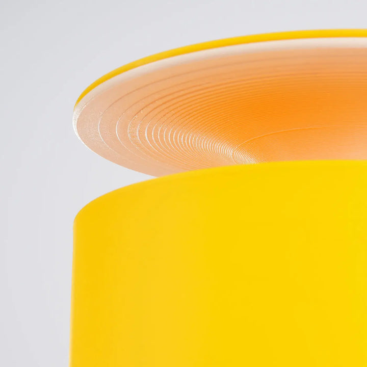 Lampe à poser AXO jaune détail du bord