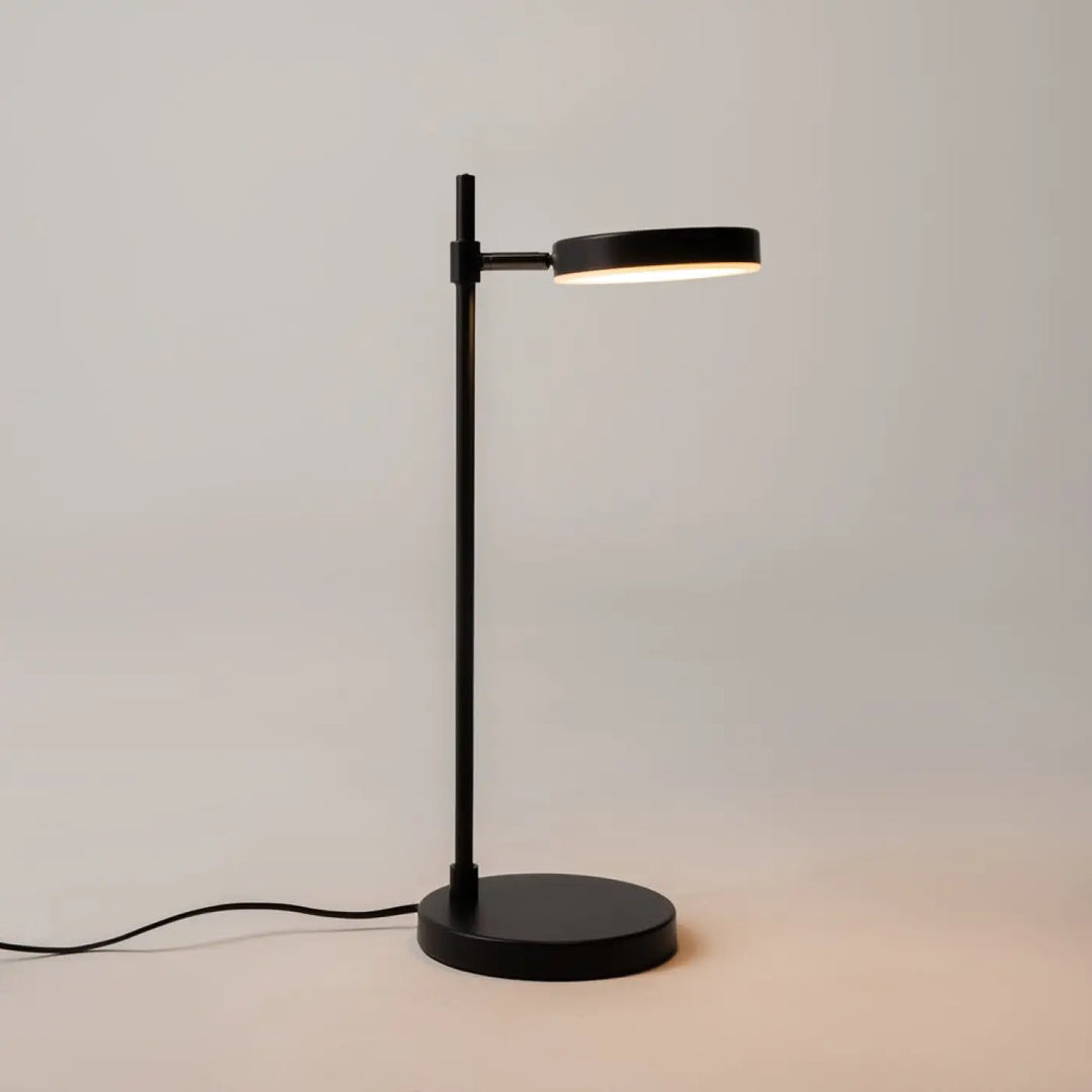 Lampe de chevet fad orientable en métal noir avec tête ronde orientable et tige métallique élancée