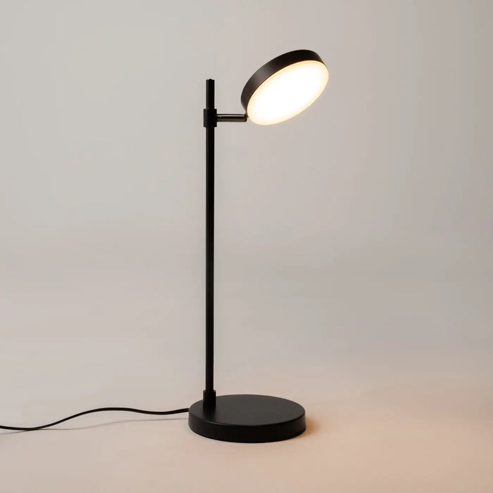 Lampe de chevet fad métal noir avec tête ronde orientable et tige métallique fine au design minimaliste