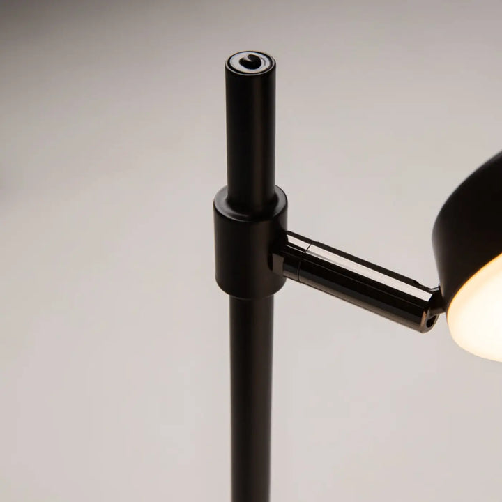 Lampe de chevet fad en métal noir avec tête ronde orientable et bras ajustable au design minimaliste