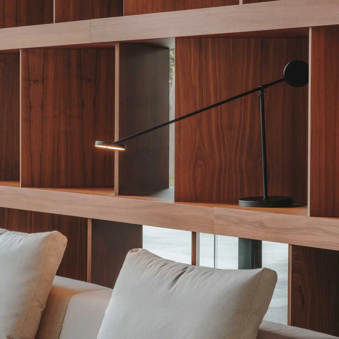 Lampe Invisible en acier et aluminium dans un intérieur