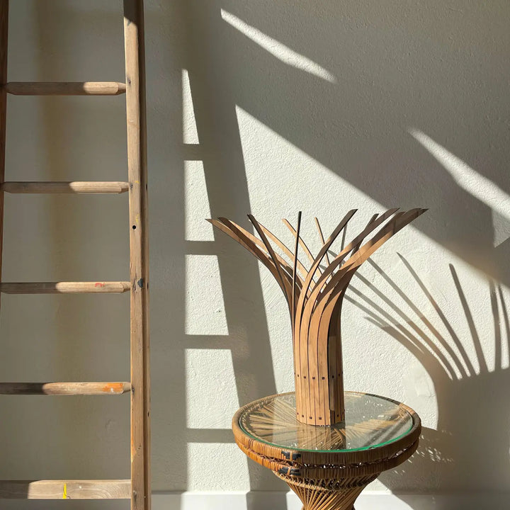 Lampe à poser lampe de chevet a manitj en bois clair avec finition naturelle et support stable style arbre stylisé