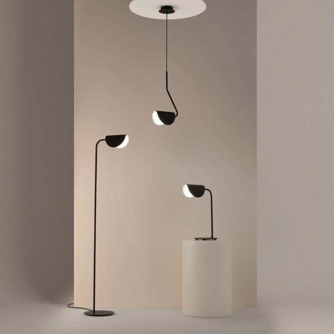 Lampe de chevet mollis feuille avec réflecteur feuille acier noir offrant lumière douce et design semi-circulaire minimaliste