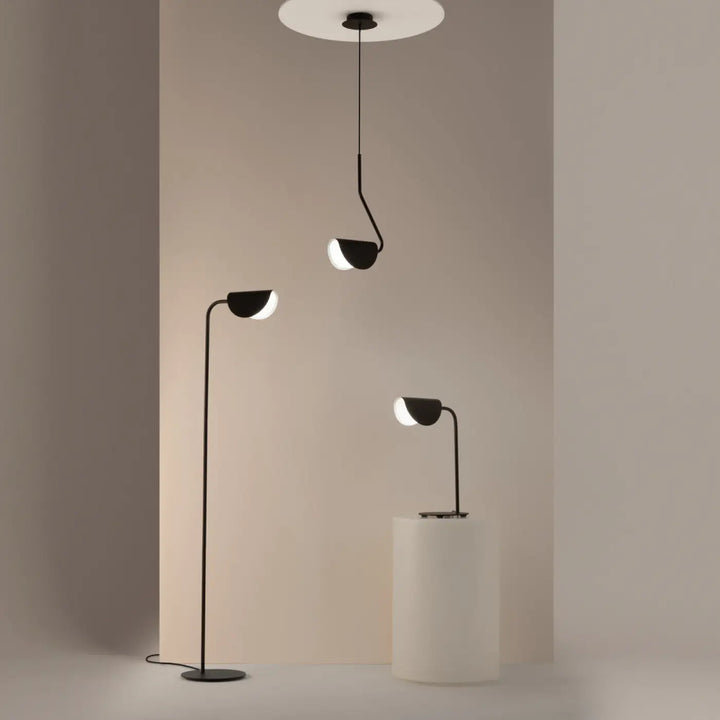 Lampe de chevet mollis feuille avec réflecteur feuille acier noir offrant lumière douce et design semi-circulaire minimaliste