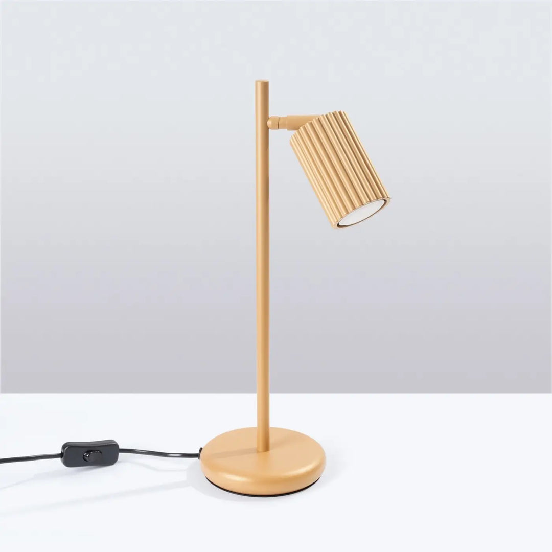 Lampe de Chevet doré éteinte, vue rapprochée