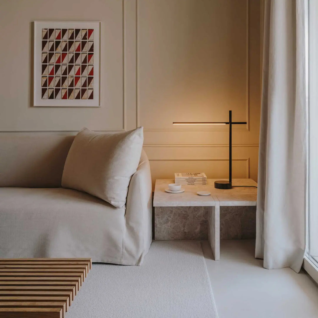 Lampe de chevet Tubs en marbre noir dans un intérieur