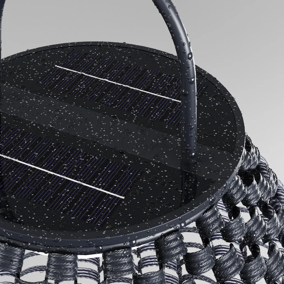Lanterne nomade tissée noire avec panneau solaire sur le dessus idéale comme lampe solaire extérieure plet led