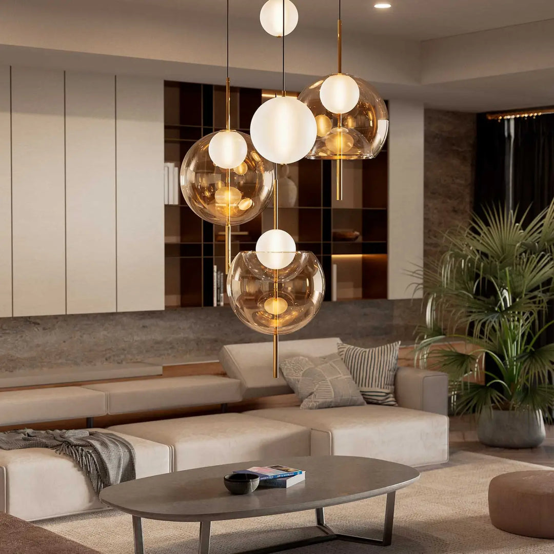 Lampe suspendue galileo avec orbes en verre clair et givré suspendues par tiges métalliques dorées modernes