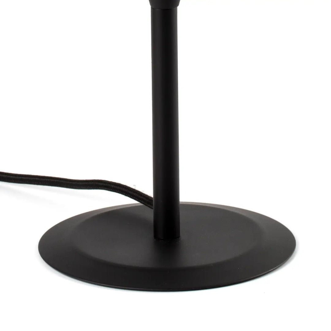 Détail de la lampe de table Conga S noire