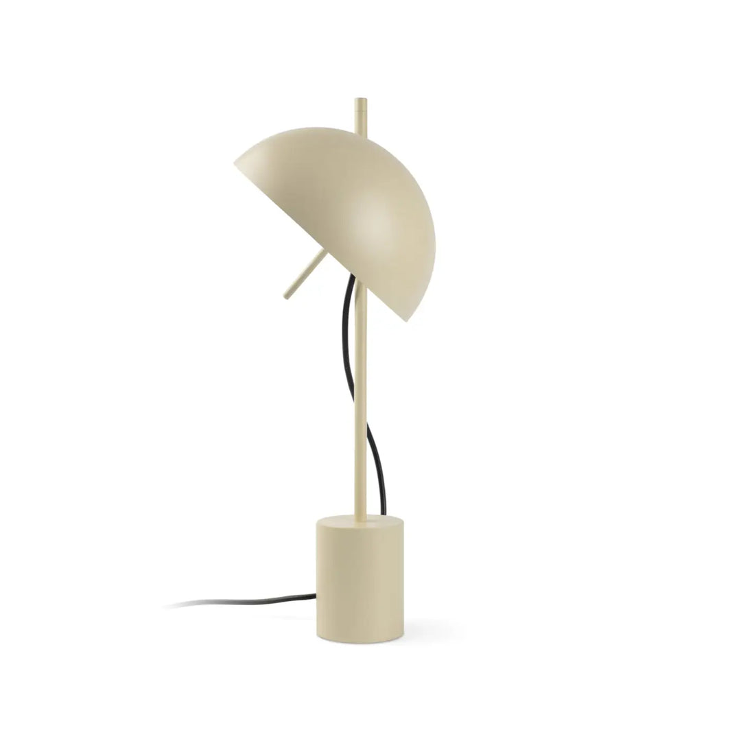 Détail de la lampe de table Matilda beige
