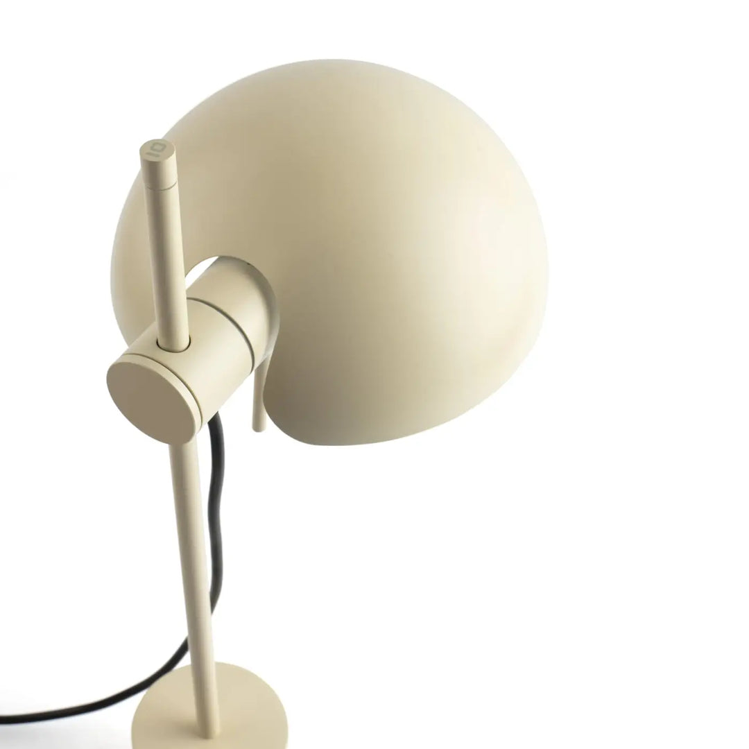 Détail de la lampe de table Matilda beige