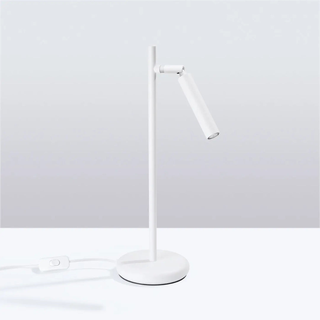 Lampe Pastelo blanche de bureau avec design cylindrique et bras ajustable, facilement l’assortir au bureau Pastelo