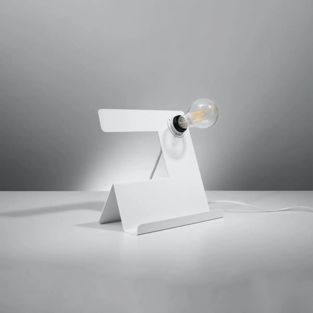 Lampe de table incline blanche avec base géométrique z et ampoule filament exposée pour décoration d’intérieur moderne bureau incline