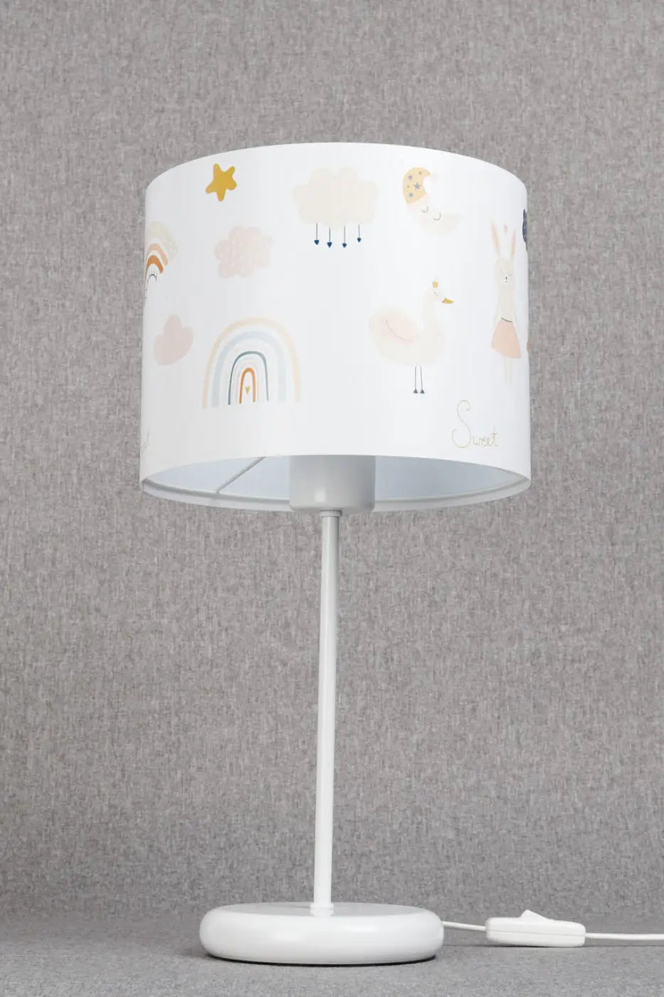 Lampe de table sweet dreams orange blanc avec abat-jour blanc décor lapin tendre et illustrations pastel pour table blanche