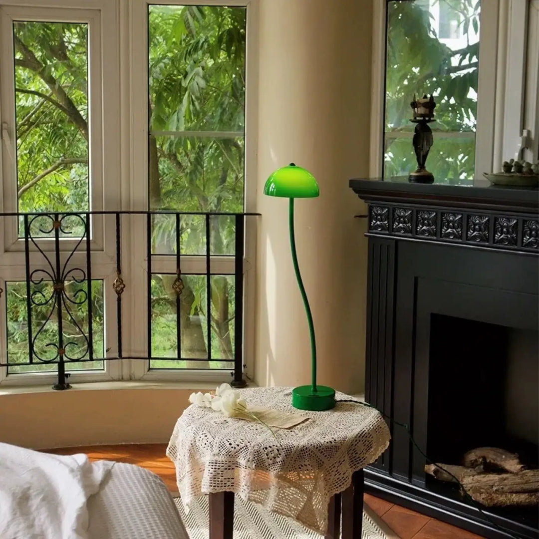 Lampe de table boleto verte brillante en forme de champignon avec tige fine idéale pour décoration intérieure et table design plus qu’une lampe