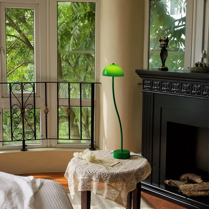 Lampe de table boleto verte brillante en forme de champignon avec tige fine idéale pour décoration intérieure et table design plus qu’une lampe