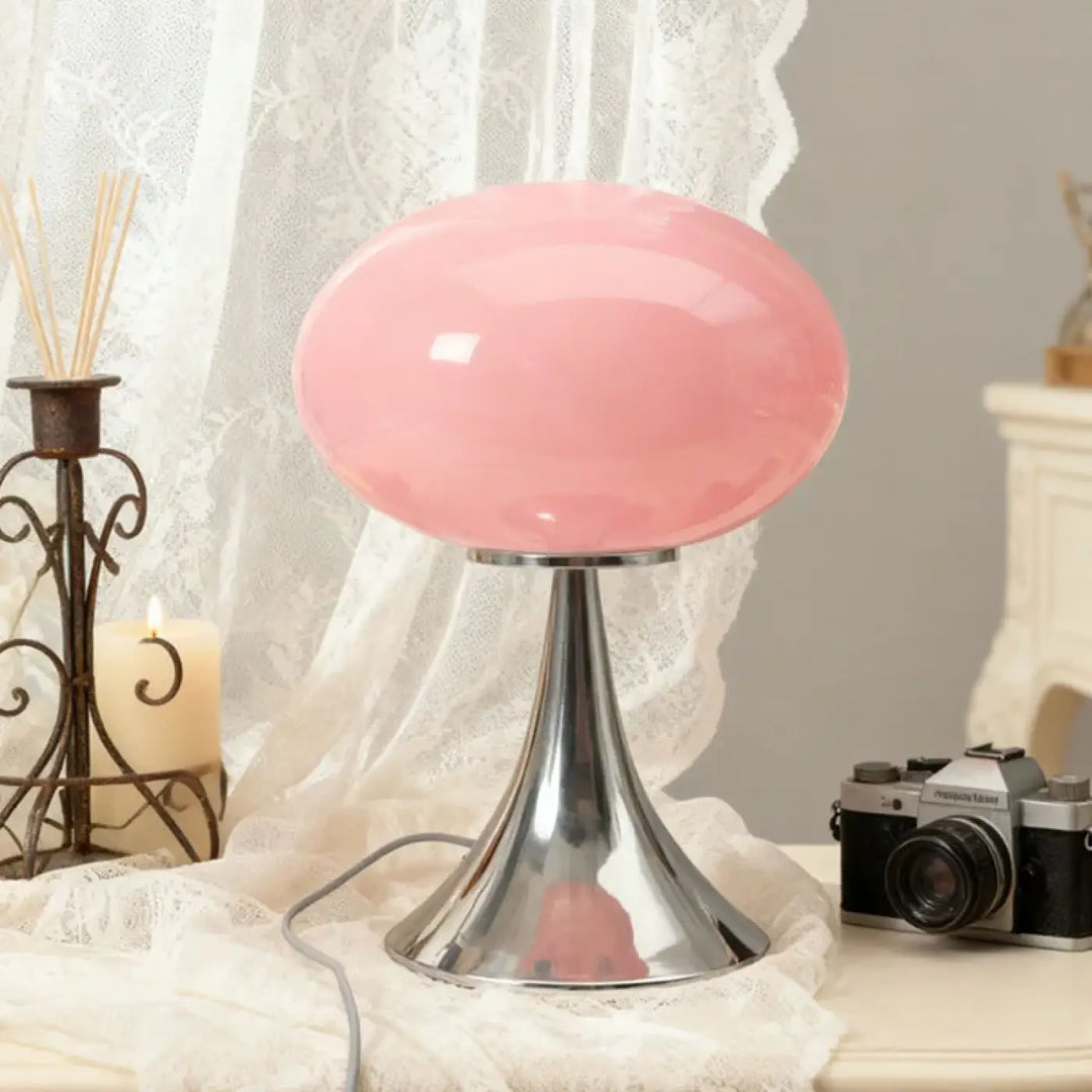 Lampe de table nuacre en verre rose brillant avec pied chromé et design champignon pour décoration intérieure