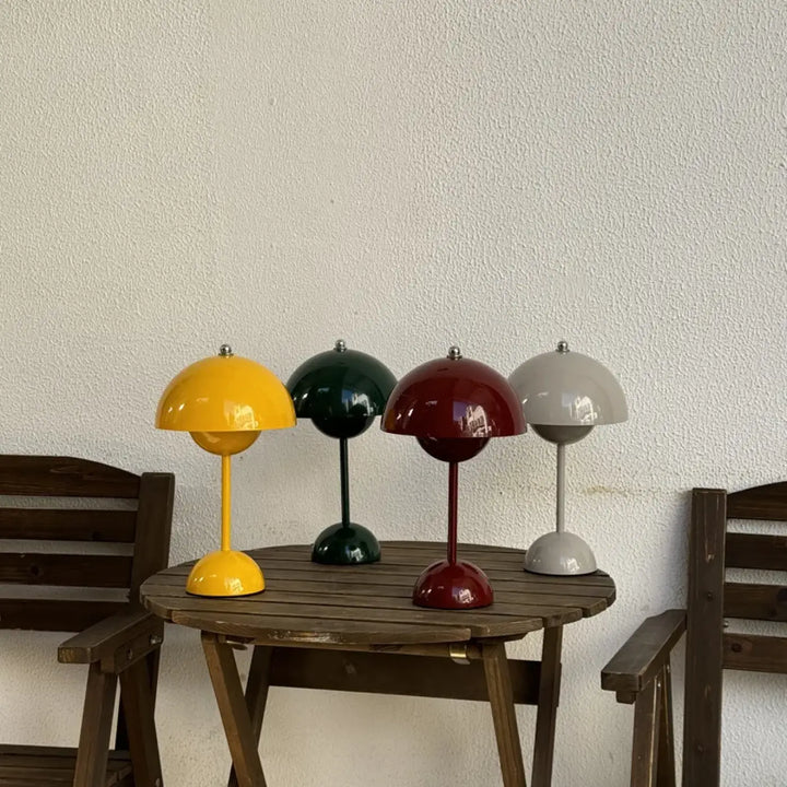 Lampe de table tamby colorée en forme de fleur avec une finition brillante pour un style champignon moderne