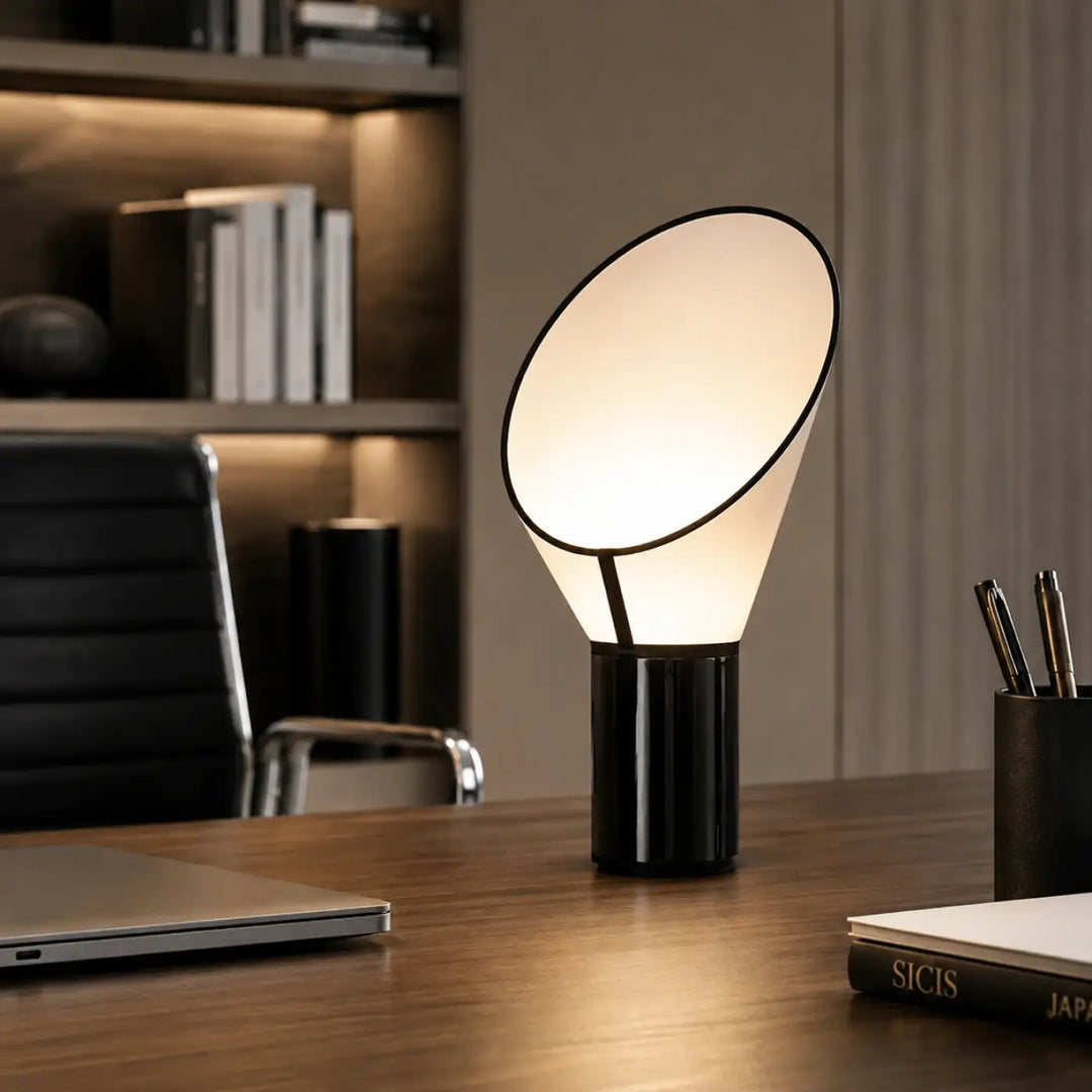 Lampe de table kopa noire moderne avec forme géométrique cylindrique et éclairage tamisé ovale translucide