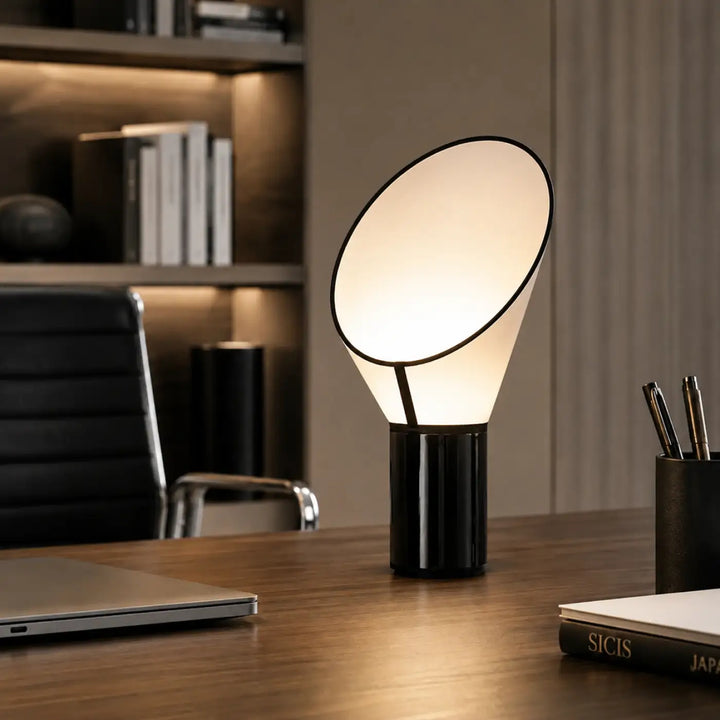 Lampe de table kopa noire moderne avec forme géométrique cylindrique et éclairage tamisé ovale translucide