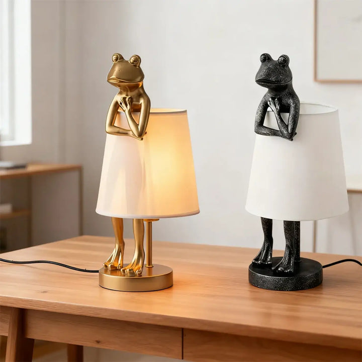 Lampe de table amphoria design grenouille en forme de grenouille dorée et noire avec abat-jour blanc mat