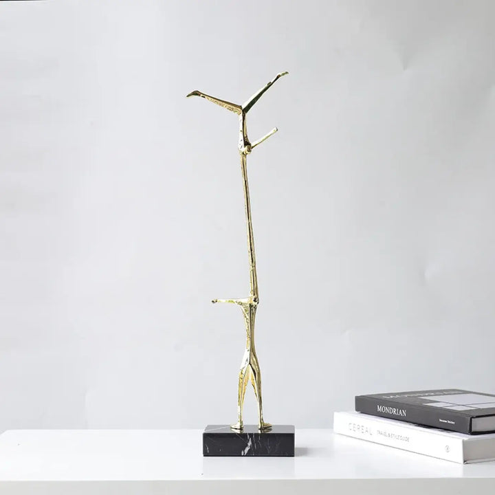 Lampe de table design minimaliste sculpture humaine dorée moderne