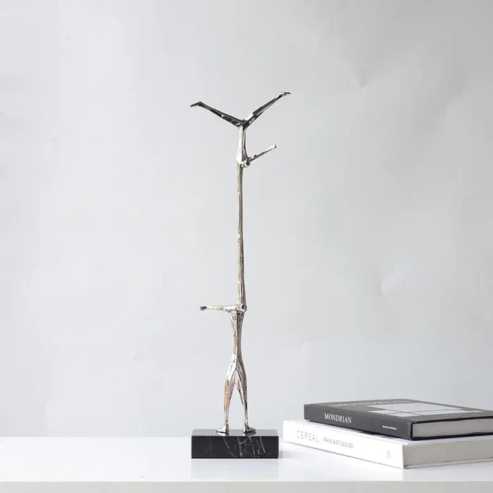 Lampe de table design minimaliste sculpture humaine dorée moderne