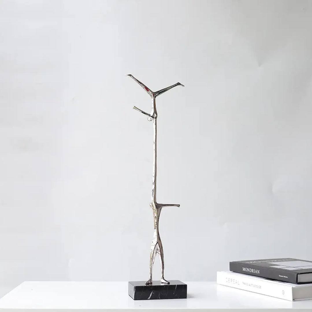 Lampe de table design minimaliste sculpture humaine dorée moderne