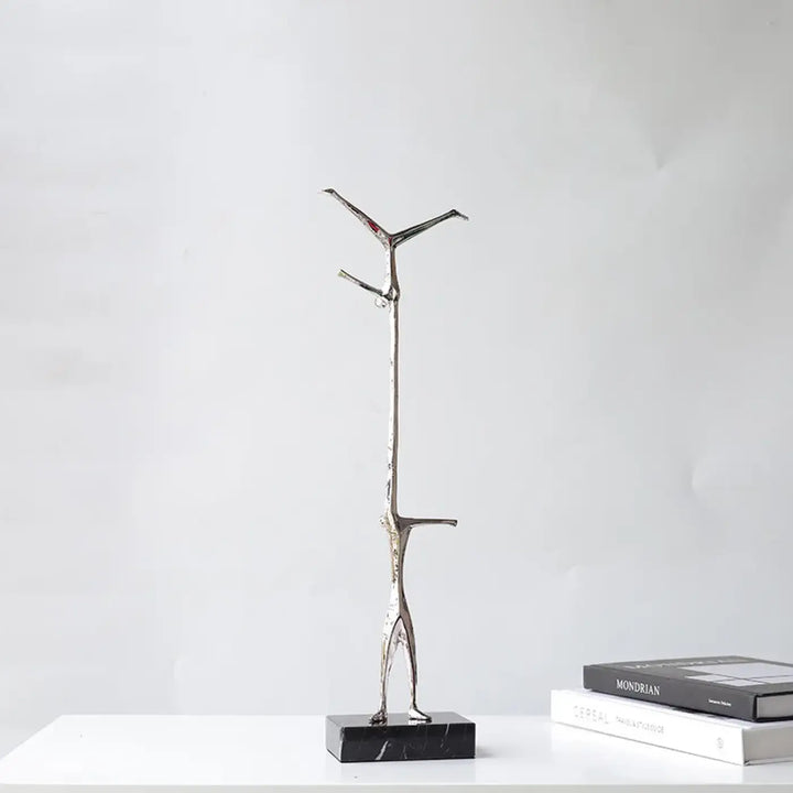 Lampe de table design minimaliste sculpture humaine dorée moderne