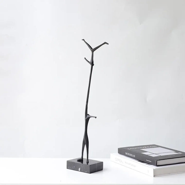 Lampe de table design minimaliste sculpture humaine dorée moderne