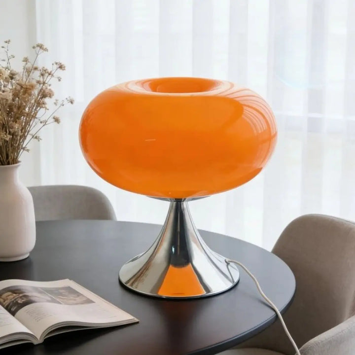 Lampe de table puffel avec lampe champignon en verre orange vif et base chrome élégante, idéale pour salon ou bureau