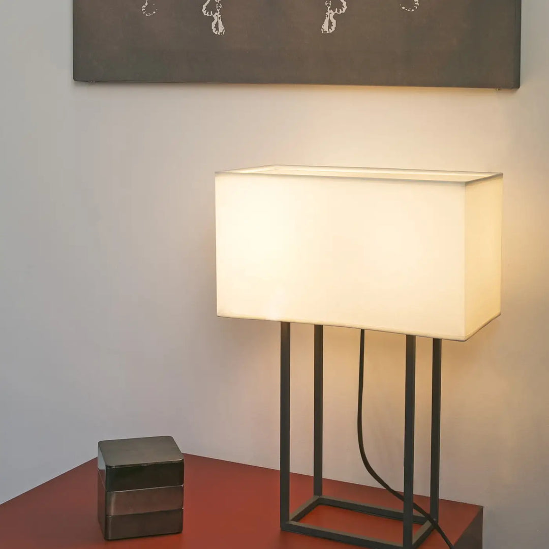Lampe de table Vesper de Faro Barcelona en situation