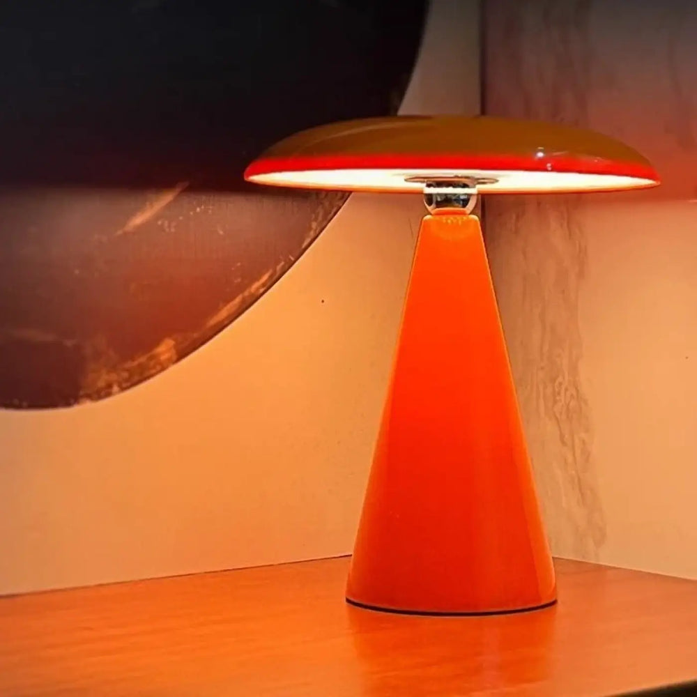 Lampe de table vita orange conique avec abat-jour champignon à l’allure vintage et finition brillante rouge