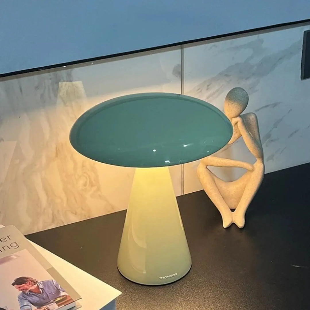 Lampe de table vita champignon à l’allure vintage avec abat-jour mat teal et base crème en modernité décorative