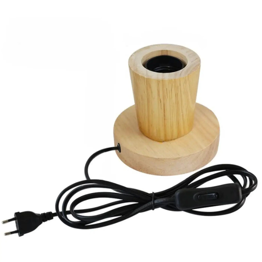 Lampe de table loxia avec base cylindrique en bois clair et cordon électrique noir pour une table en bois