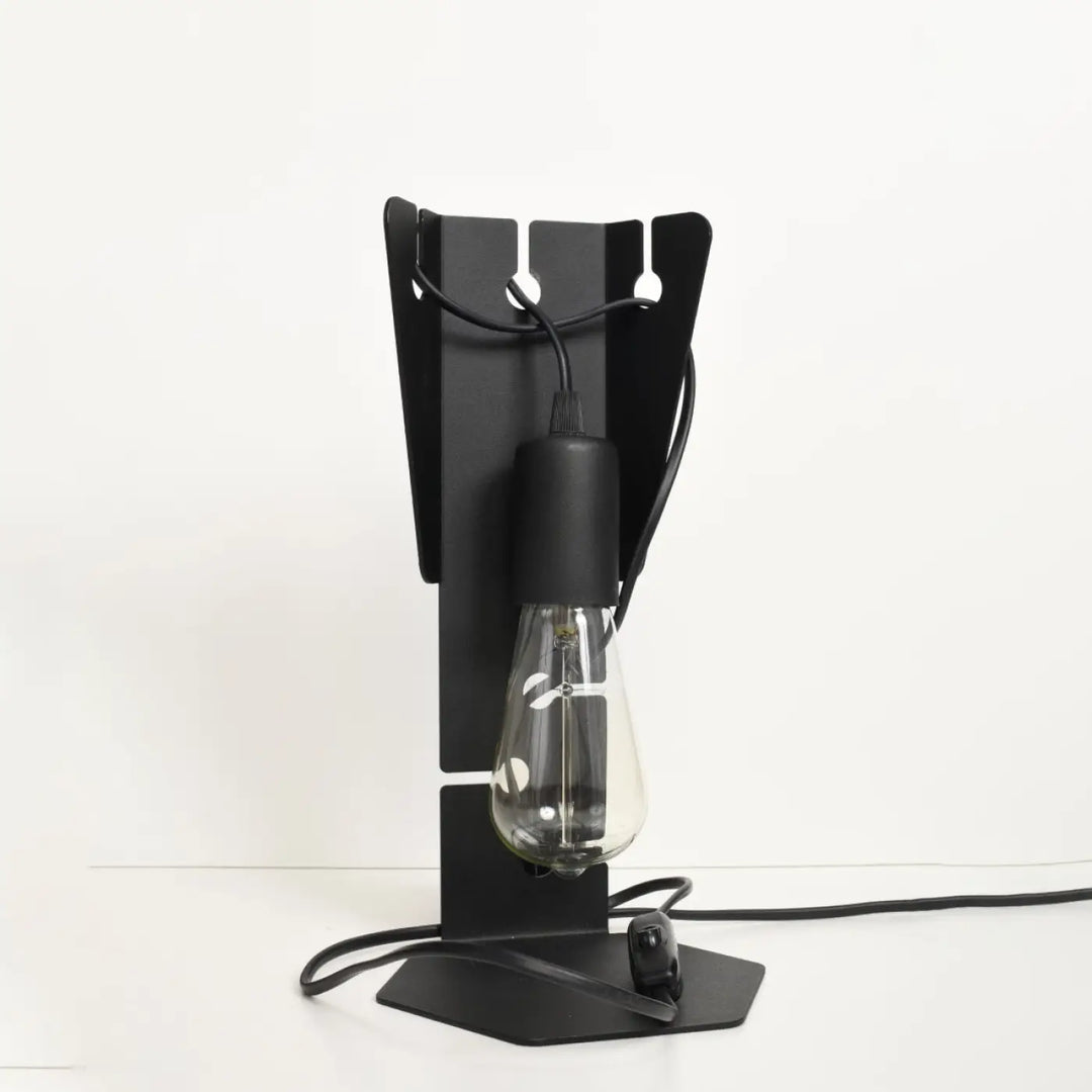 Lampe de table arby en métal noir avec ampoule en verre clair et cordon noir idéale pour décoration d’intérieur moderne bureau arby