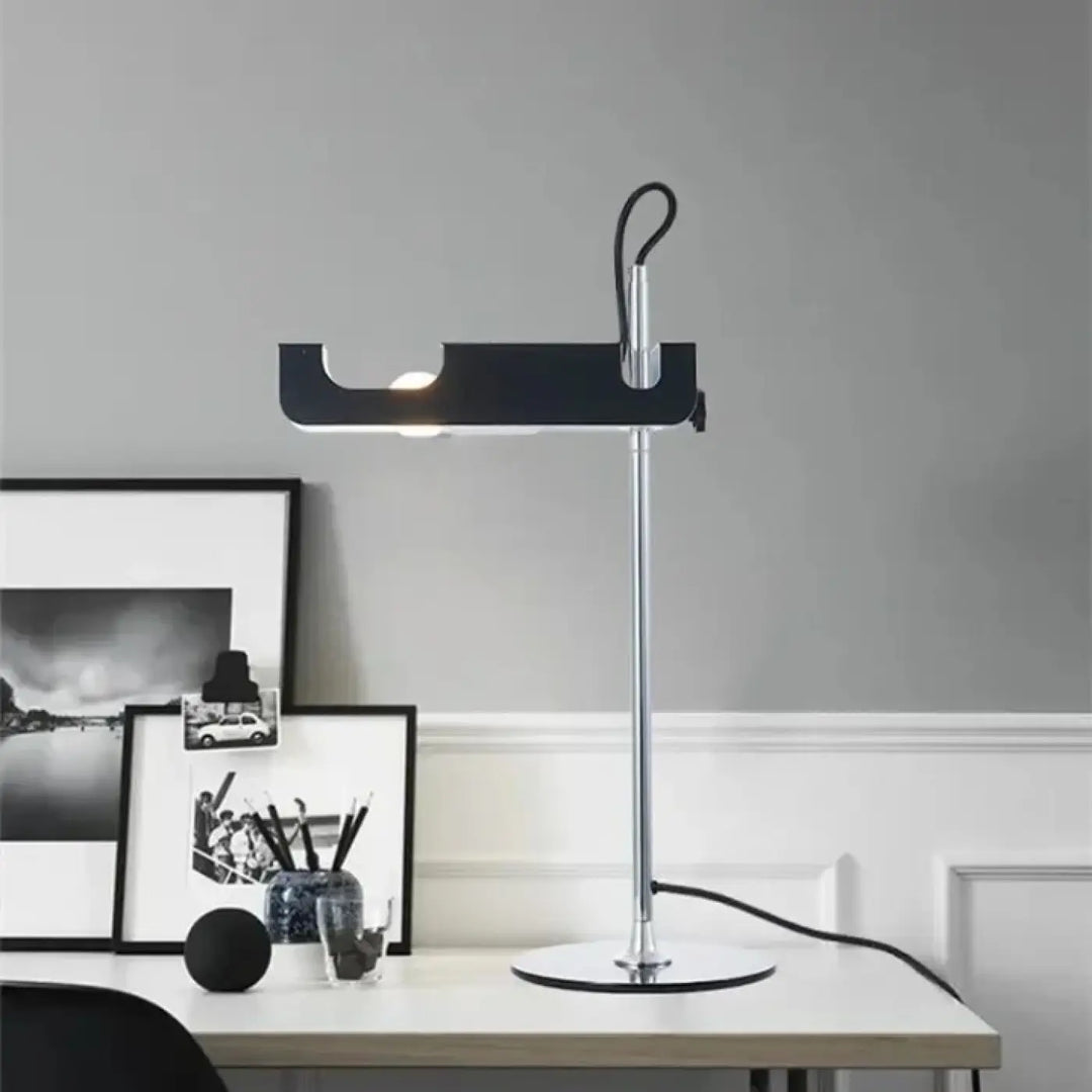 Lampe de table modu moderne noire et chrome avec design minimaliste et épuré pour un éclairage de bureau élégant