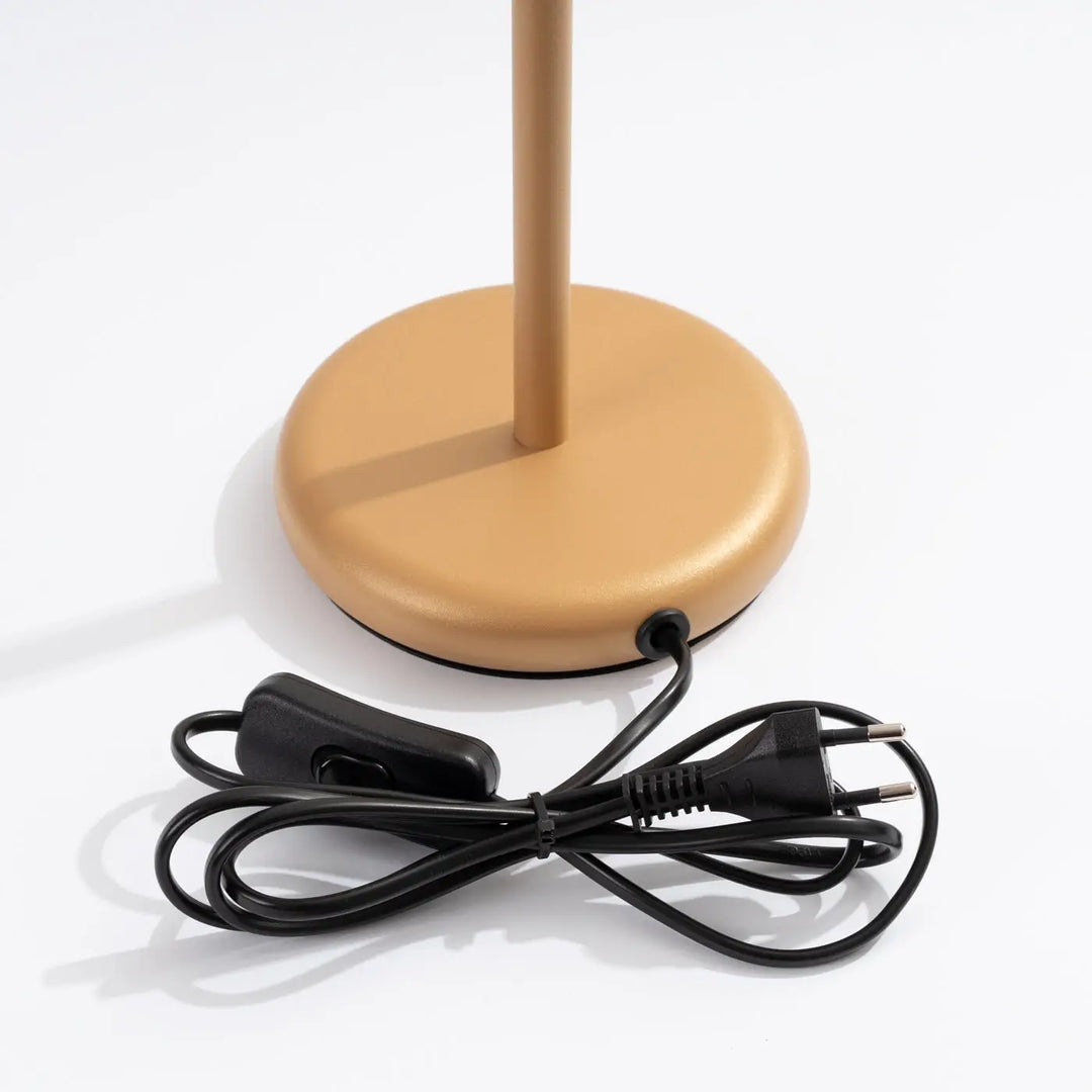 Lampe a poser karbon or avec base métallique tan à design minimaliste et ampoules gu10 interchangeables intégrées