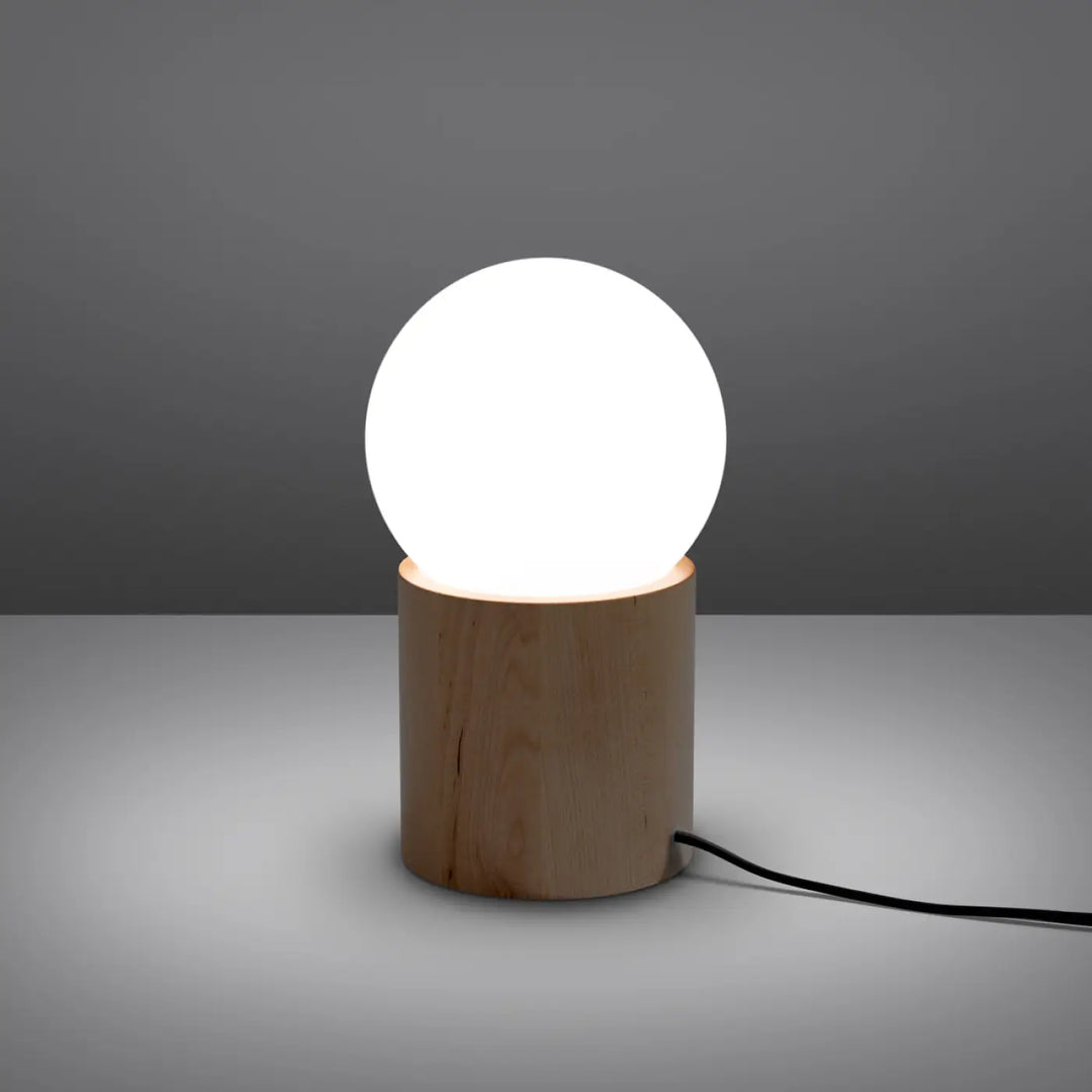 Lampe de table Boomo à socle en bois naturel et boule en verre blanc
