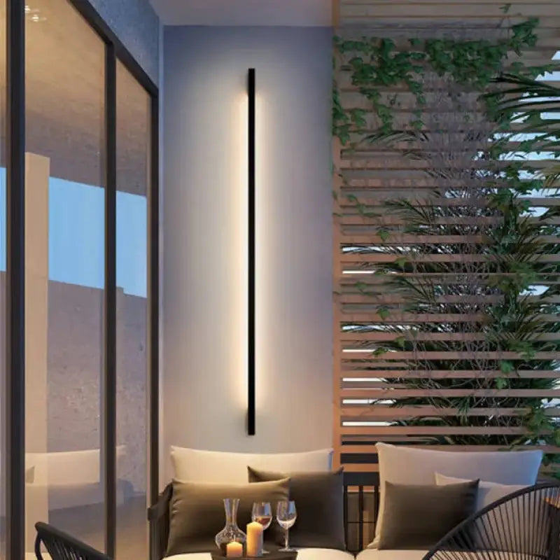Longue Et Fine Applique Murale Extérieure LED Noire En Aluminium