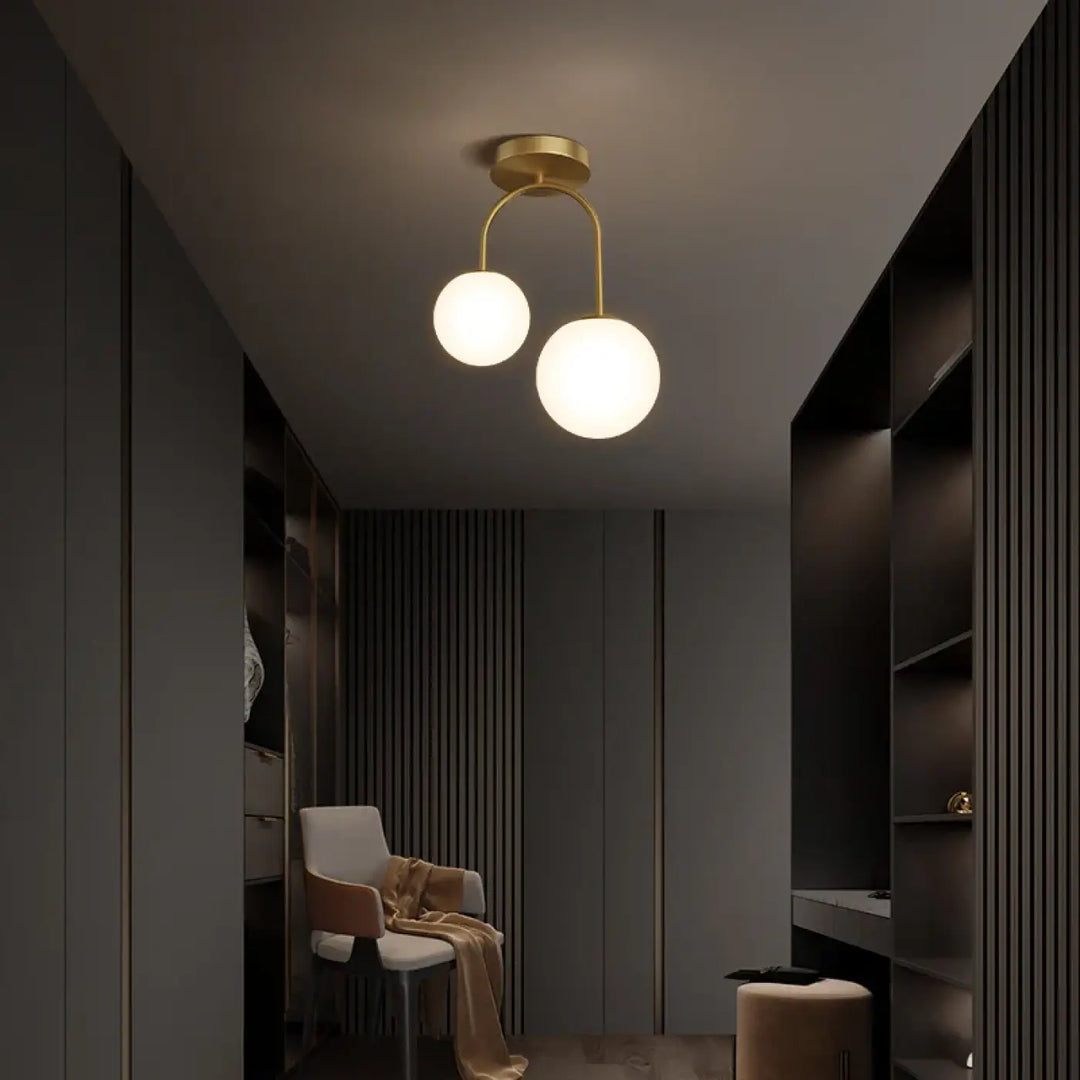 Luminaire plafonnier solia en métal doré avec deux globes en verre dépoli design chic plus classique