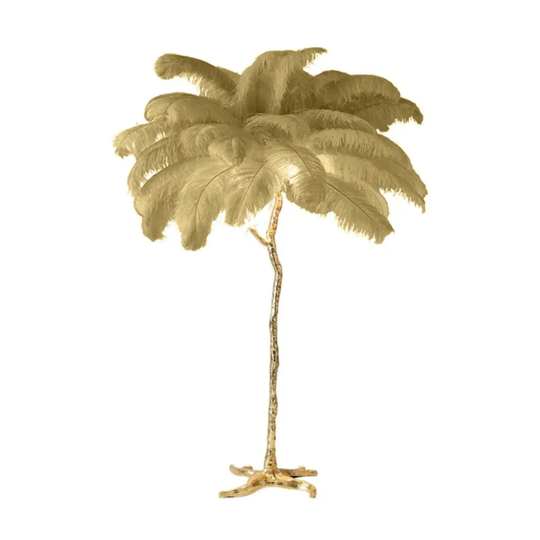 Lampadaire exotis avec luminaire palmier doré, socle doré et plumes colorées, tige texturée et frondes larges