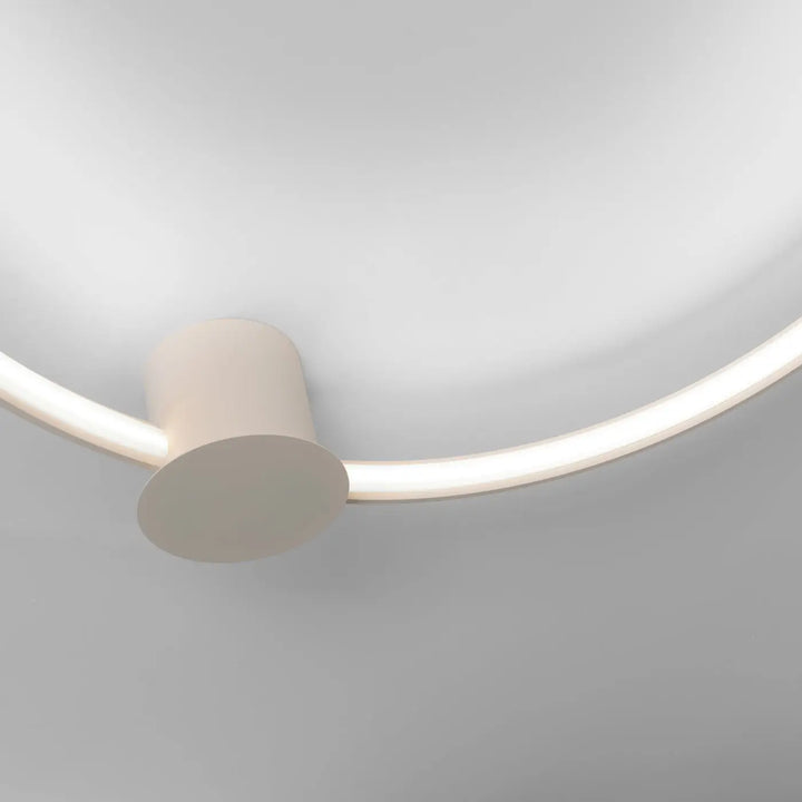 Luminaire plafonnier rio 55 beige en aluminium allient élégance avec anneaux led et design minimaliste