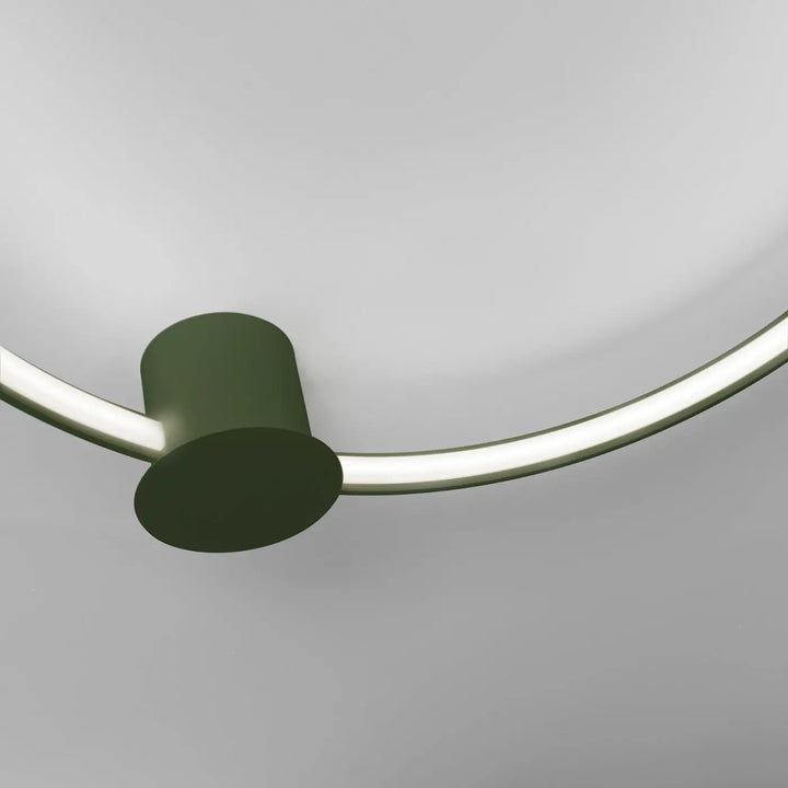 Luminaire plafonnier rio 55 4000k vert olive en aluminium allient élégance avec anneaux led sur barre incurvée