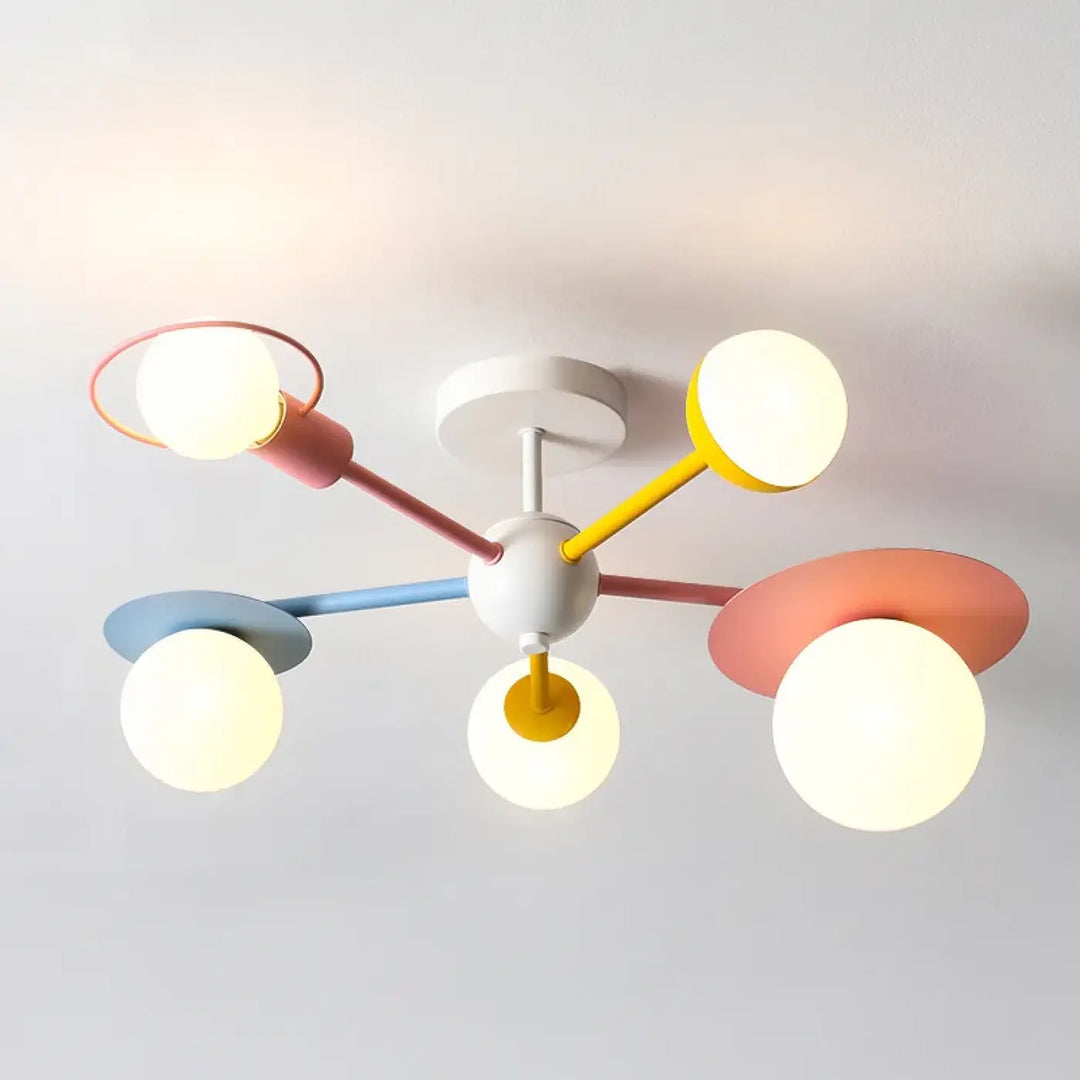Luminaire plafonnier pastel aux bras colorés en rose jaune bleu et pêche avec ampoules sphériques modernes