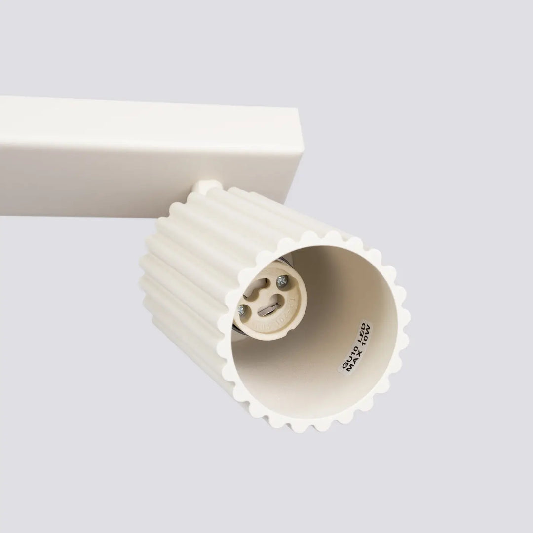 Plafonnier karbon allie beige avec bords cannelés et ampoules gu10 interchangeables design minimaliste