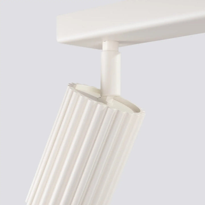 Luminaire plafonnier karbon allie design minimaliste beige avec ampoules gu10 interchangeables et finition cannelée blanche