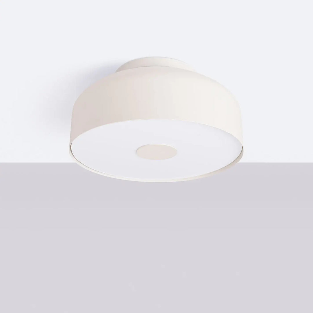 Plafonnier omiq beige allie simplicité et design exceptionnel avec une finition mate et forme dôme minimaliste